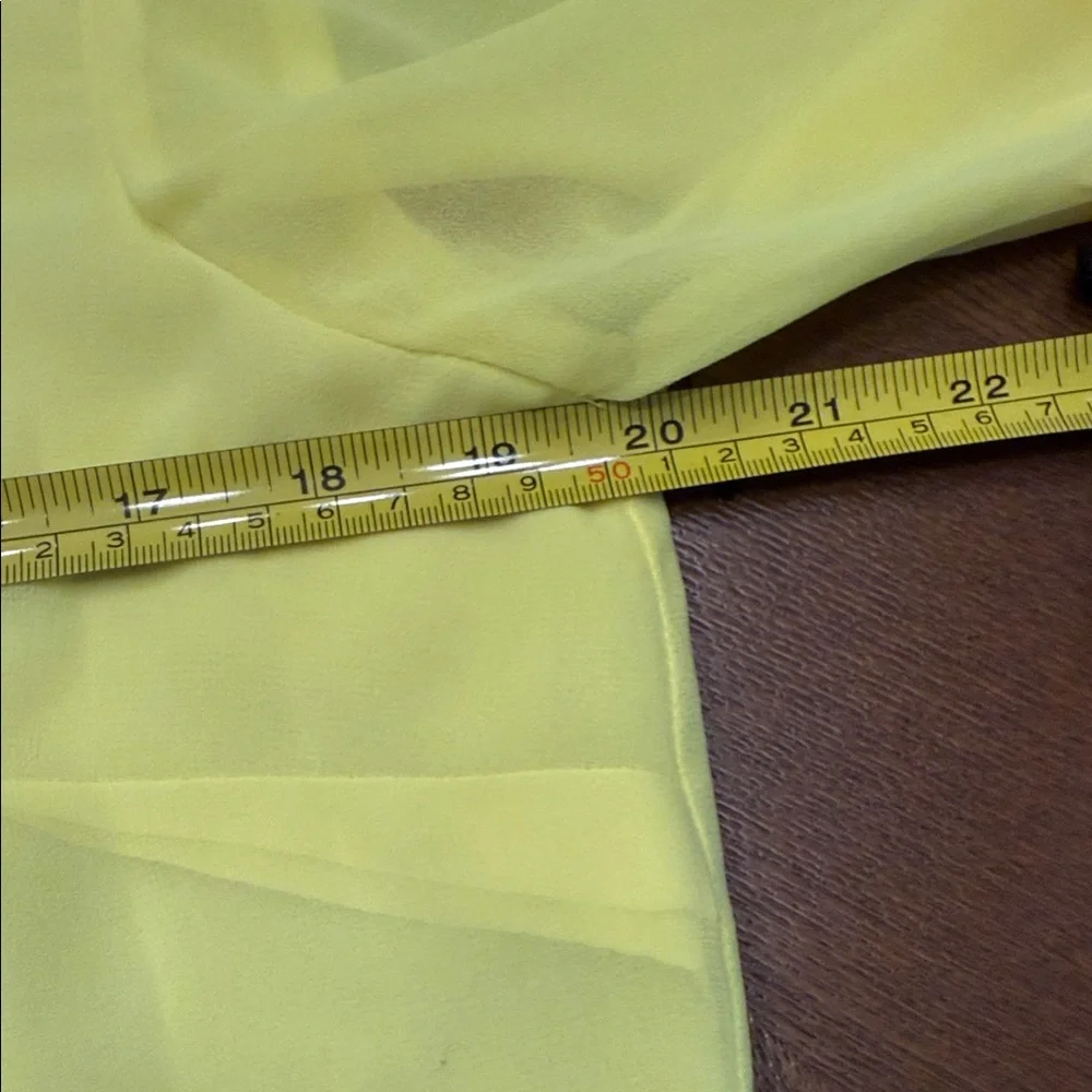 Vince Camuto Citrus Splash Bright Lemon V-Neck Blouse NWT - Picture 12 of 13